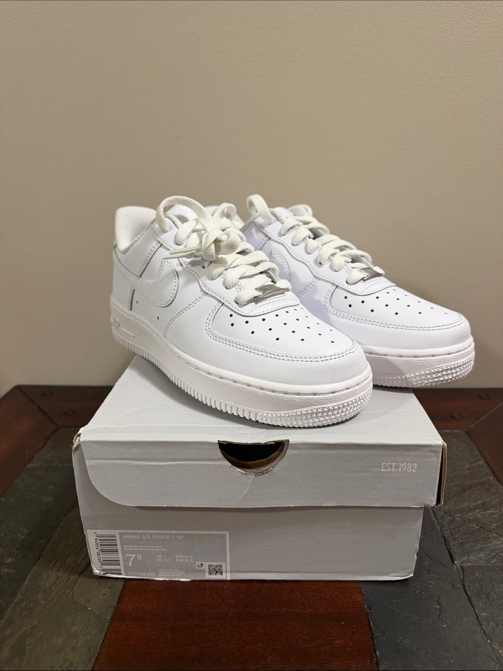 Nike AF1 White Low-Top Leather Sneakers